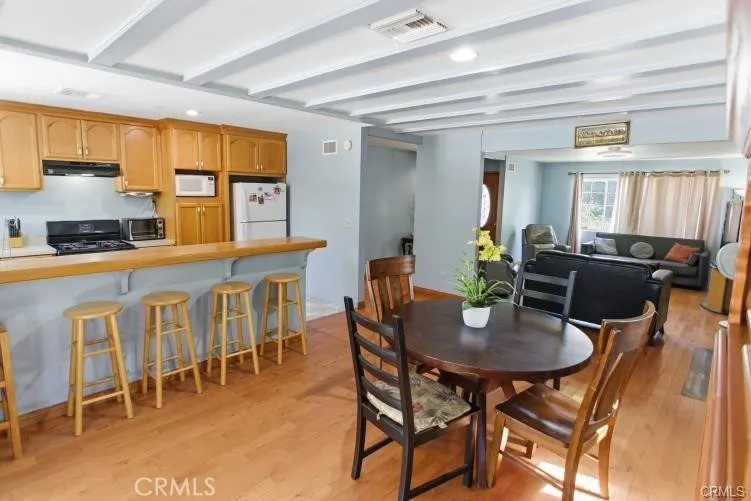 20247 Parthenia Winnetka, CA 91306