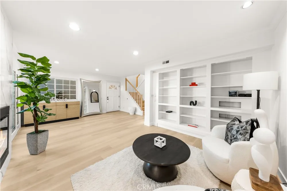 54 Willow Tree Irvine, CA 92612