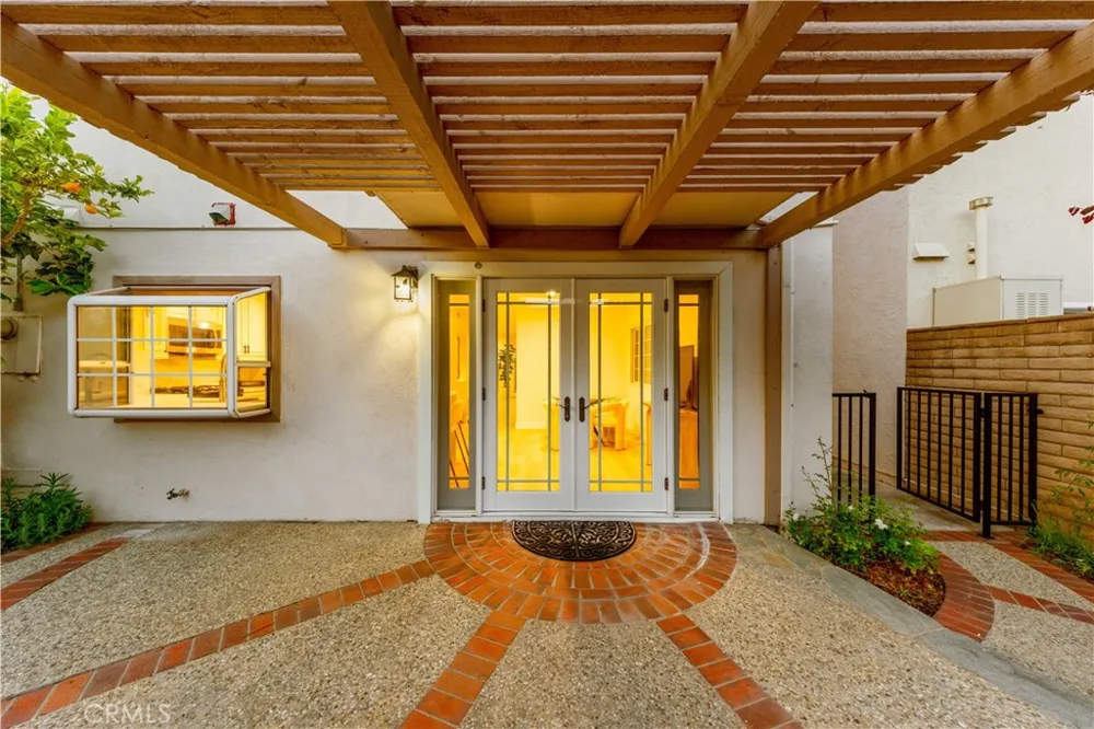 54 Willow Tree Irvine, CA 92612