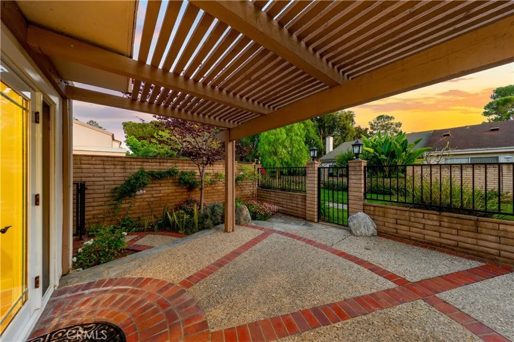 54 Willow Tree Irvine, CA 92612