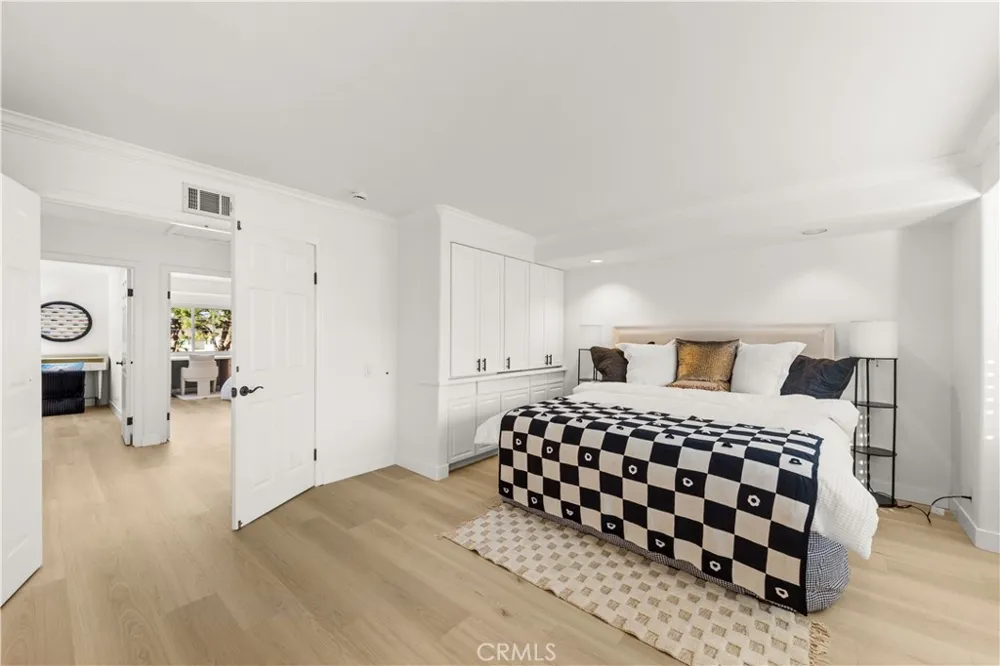54 Willow Tree Irvine, CA 92612
