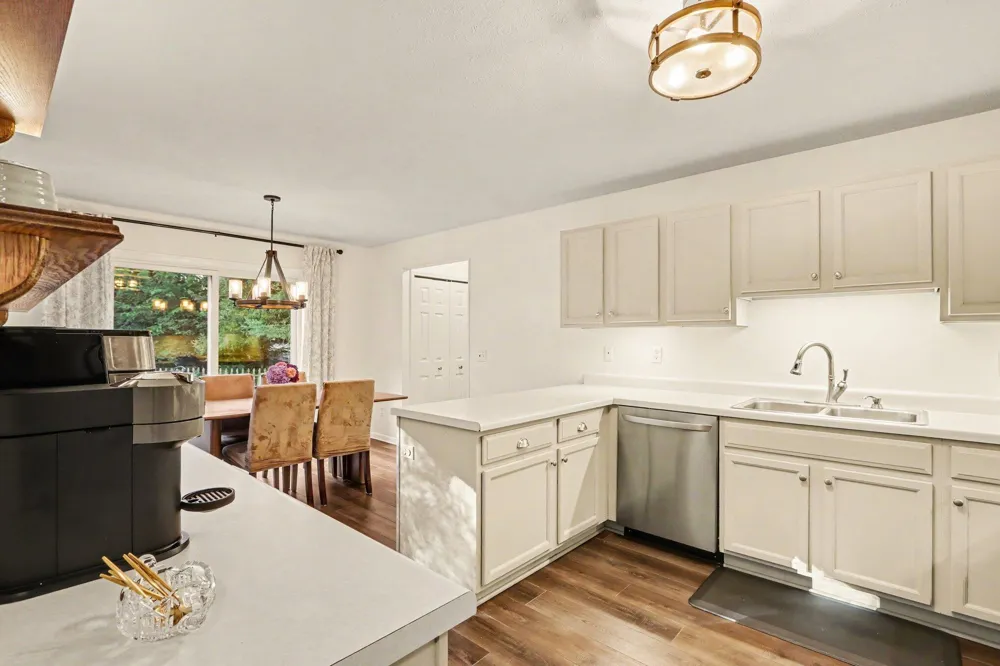 2963 Valley Glenn Circle Kalamazoo, MI 49004