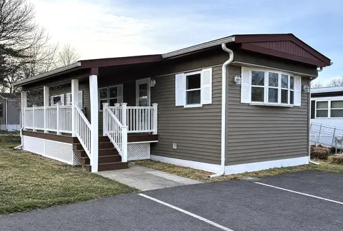 875 W Grand River Avenue #79
