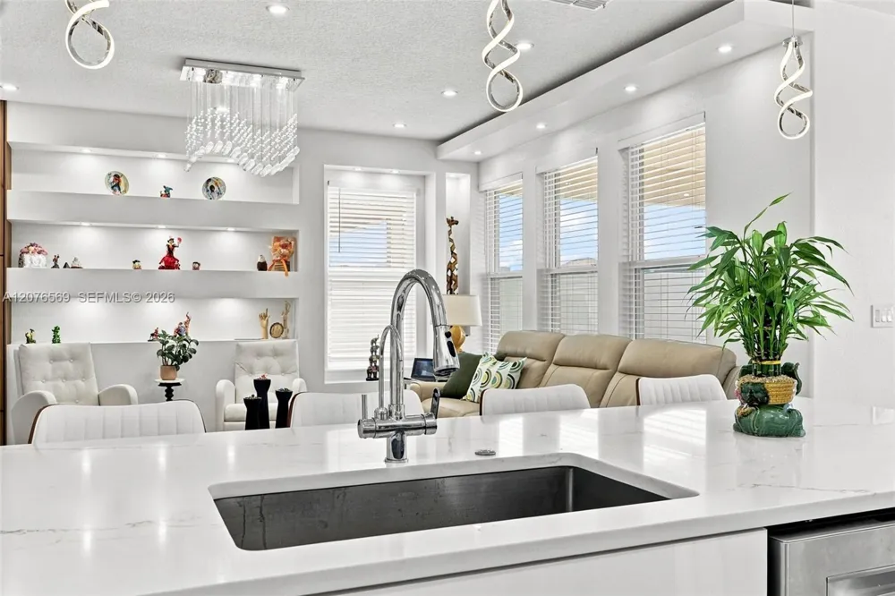 2050 Beacon Landing Circle Orlando, FL 32824