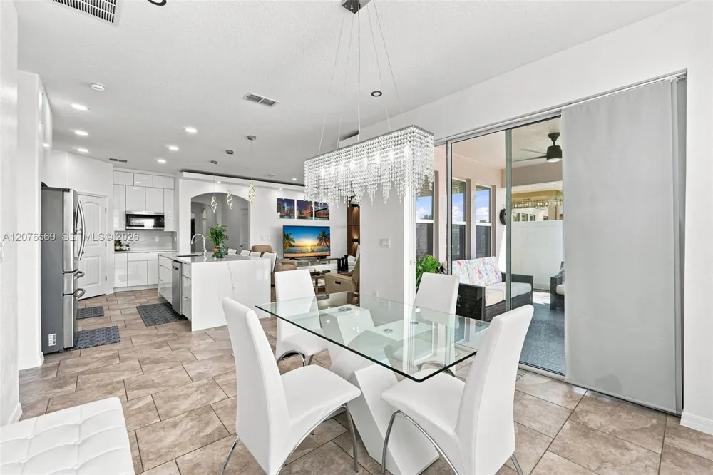 2050 Beacon Landing Circle Orlando, FL 32824