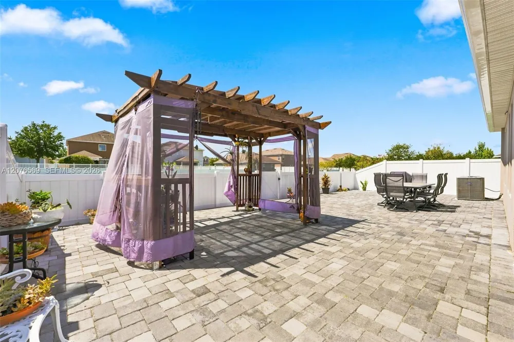 2050 Beacon Landing Circle Orlando, FL 32824