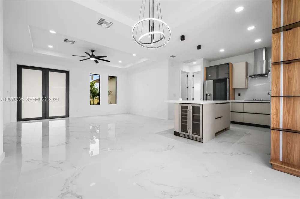 1609 NW 16th Ter Cape Coral, FL 33993