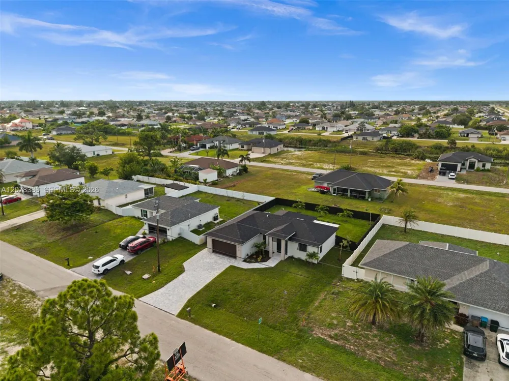 1609 NW 16th Ter Cape Coral, FL 33993
