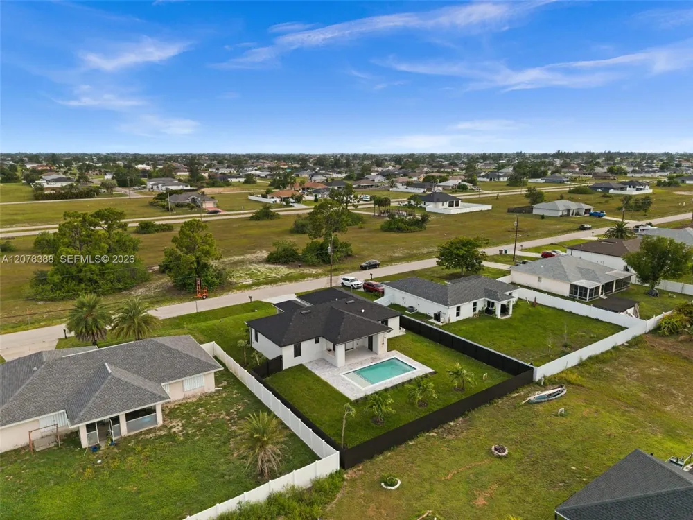 1609 NW 16th Ter Cape Coral, FL 33993