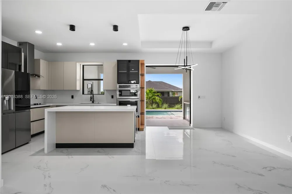 1609 NW 16th Ter Cape Coral, FL 33993