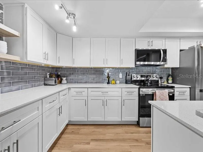 7400 SUNSHINE SKYWAY LANE S #106 St Petersburg, FL 33711