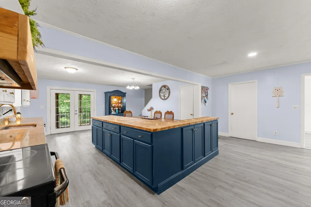 157 Glendale HTS Winterville, GA 30683
