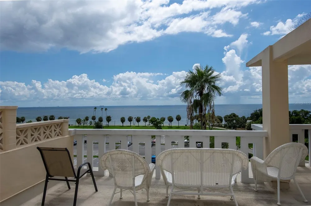 1200 SHORE DRIVE NE #208 St Petersburg, FL 33701