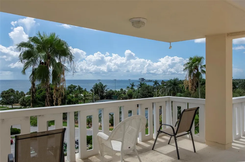 1200 SHORE DRIVE NE #208 St Petersburg, FL 33701