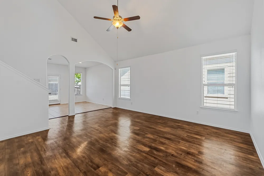 172 Housefinch Loop Leander, TX 78641