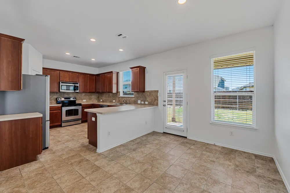 172 Housefinch Loop Leander, TX 78641
