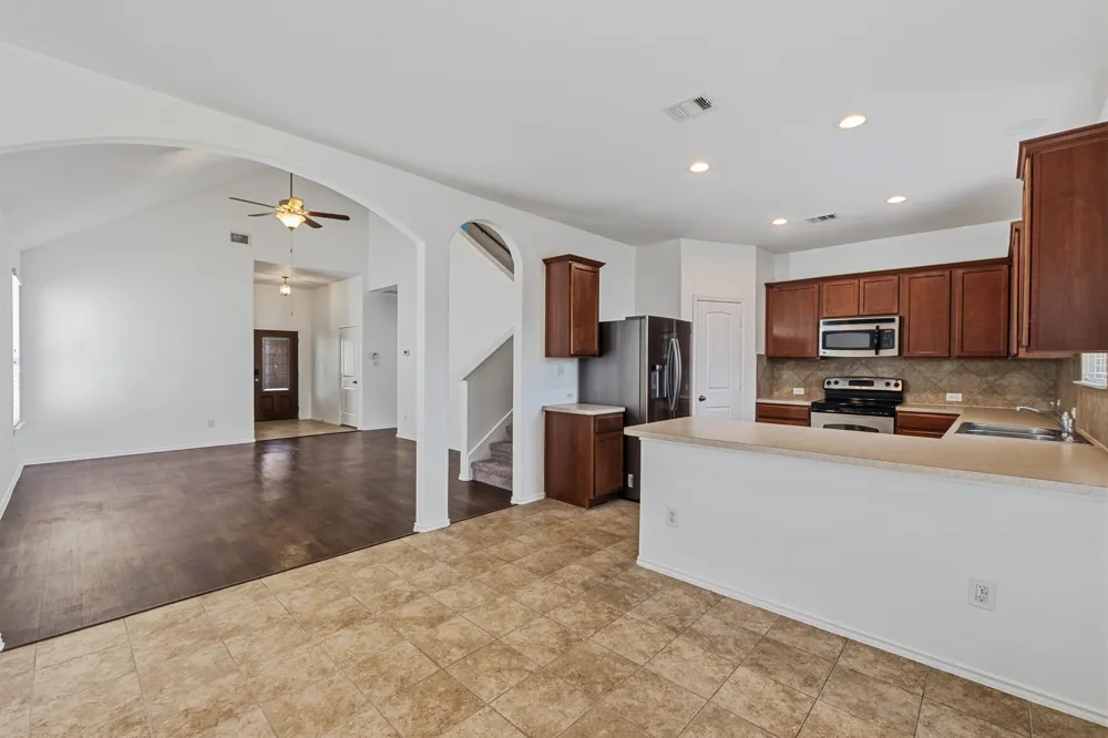 172 Housefinch Loop Leander, TX 78641