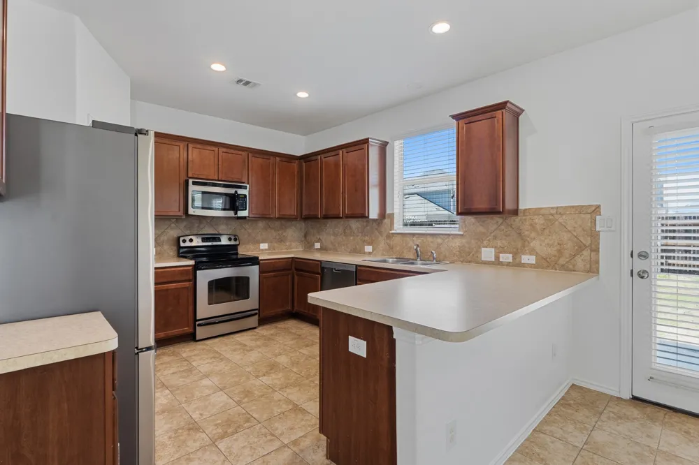172 Housefinch Loop Leander, TX 78641