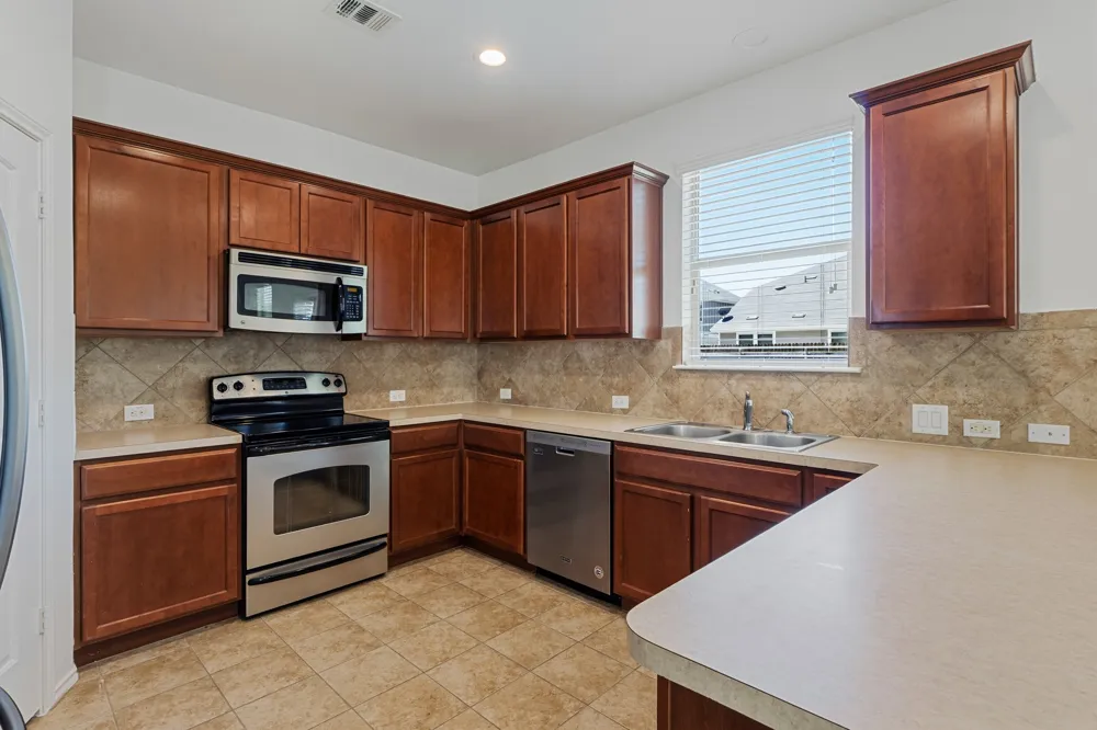 172 Housefinch Loop Leander, TX 78641