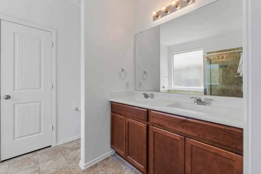 172 Housefinch Loop Leander, TX 78641