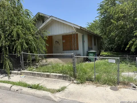 2319 W Poplar