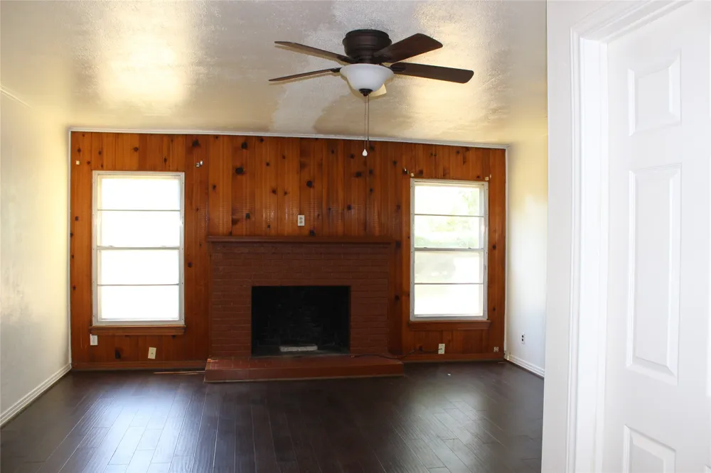 220 Broadway Road Azle, TX 76020