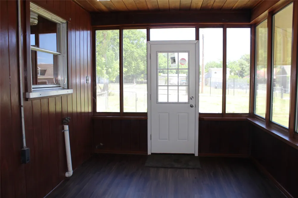 220 Broadway Road Azle, TX 76020
