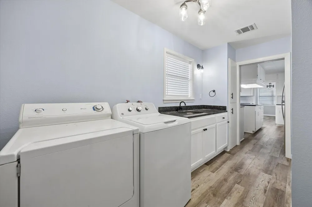 4107 Highway 159 E Bellville, TX 77418