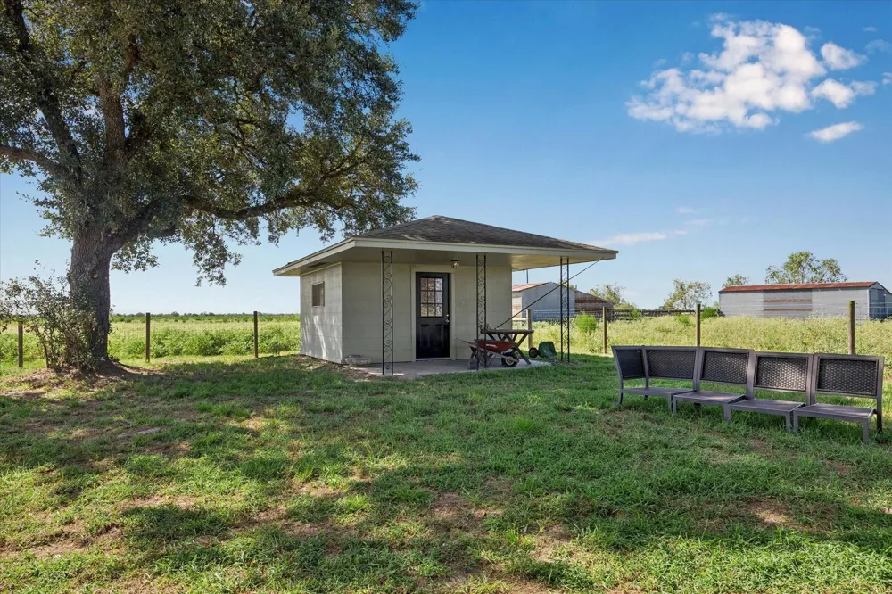 4107 Highway 159 E Bellville, TX 77418