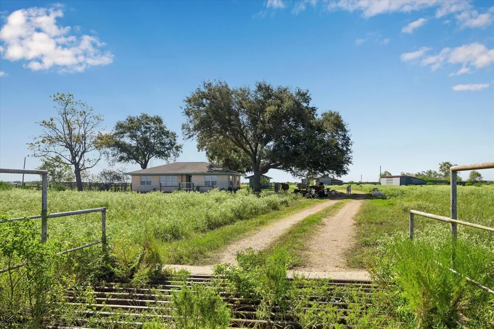 4107 Highway 159 E Bellville, TX 77418