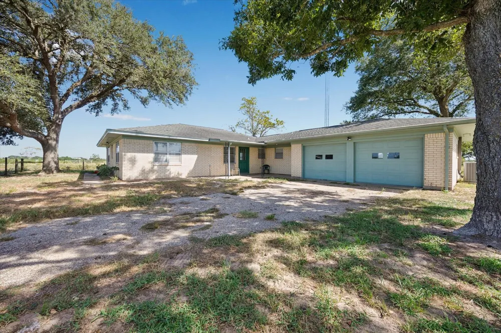 4107 Highway 159 E Bellville, TX 77418