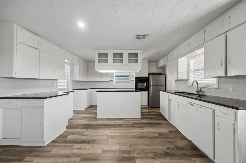 4107 Highway 159 E Bellville, TX 77418