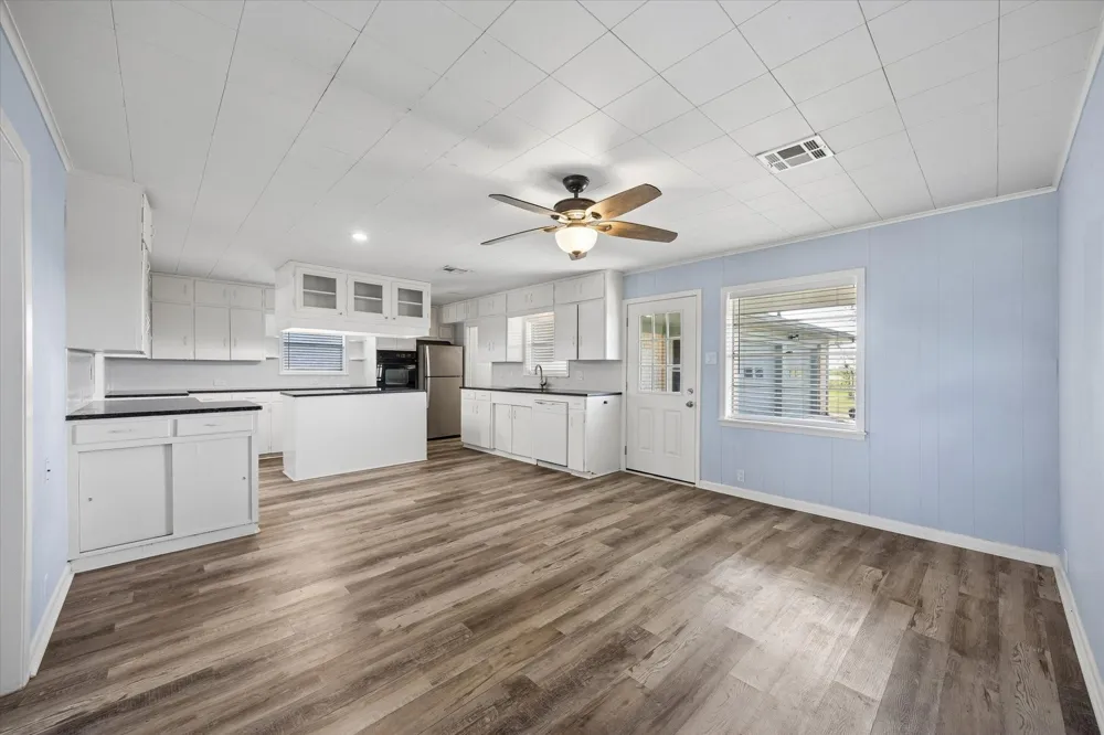 4107 Highway 159 E Bellville, TX 77418