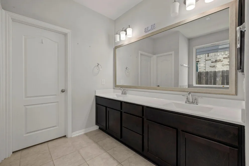 8803 W Crescent Lake Circle Baytown, TX 77521