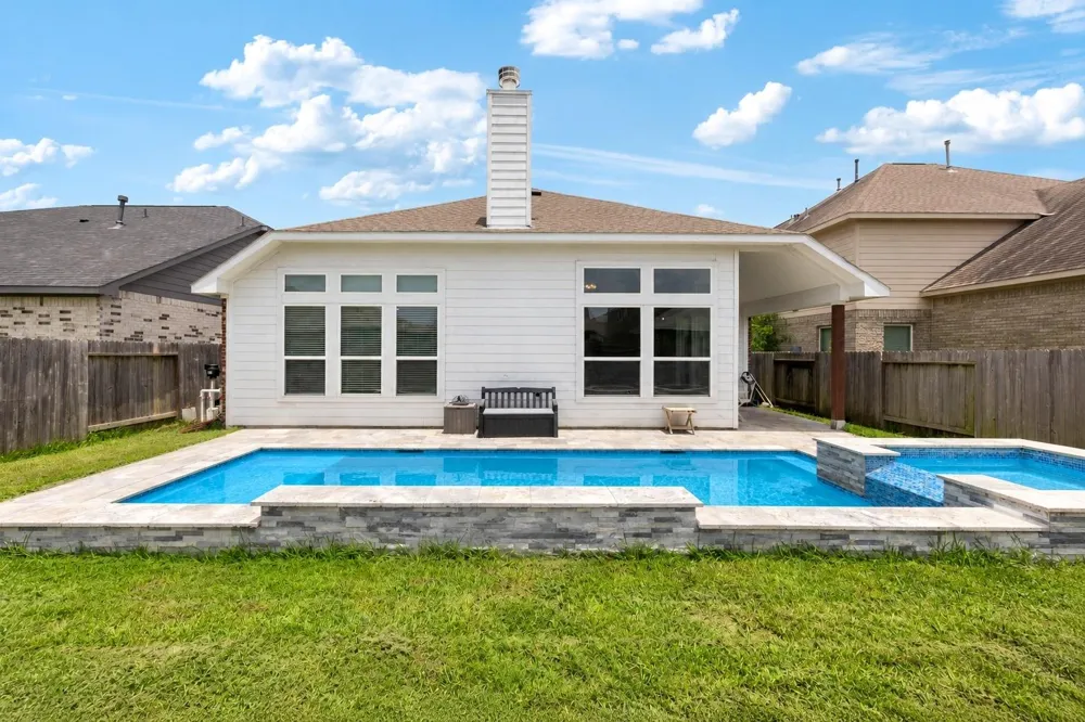 8803 W Crescent Lake Circle Baytown, TX 77521