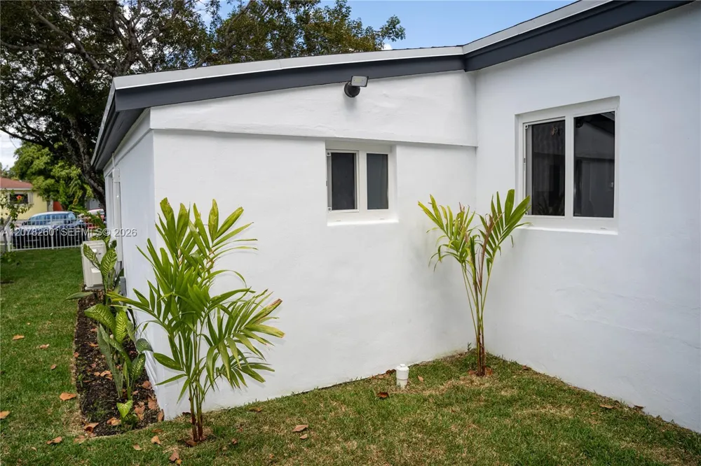 1640 NE 172nd St North Miami Beach, FL 33162