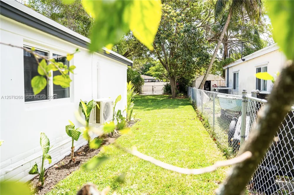 1640 NE 172nd St North Miami Beach, FL 33162