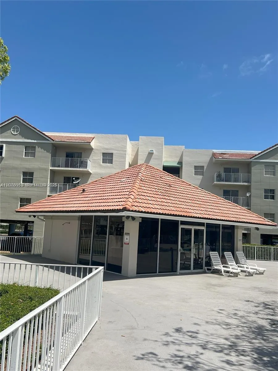 8240 SW 210th St #319 Cutler Bay, FL 33189