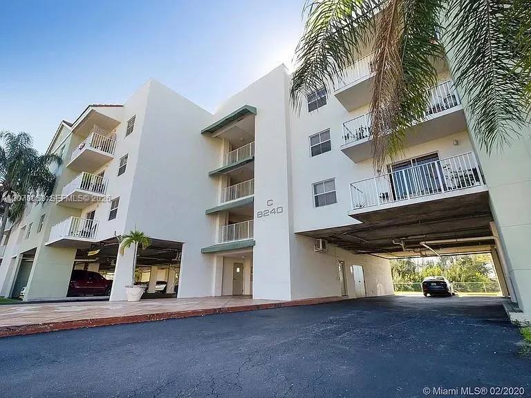 8240 SW 210th St #319 Cutler Bay, FL 33189