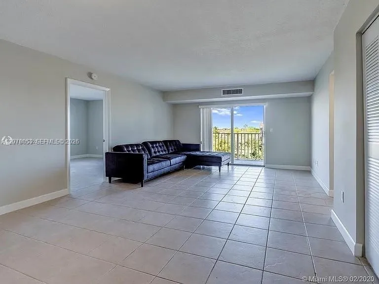 8240 SW 210th St #319 Cutler Bay, FL 33189
