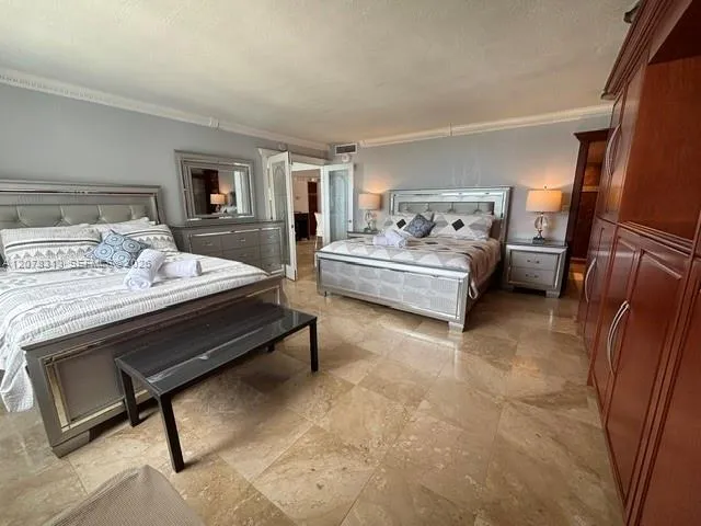 5151 Collins Ave #1036 Miami Beach, FL 33140