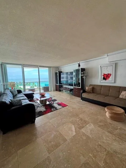 5151 Collins Ave #1036 Miami Beach, FL 33140