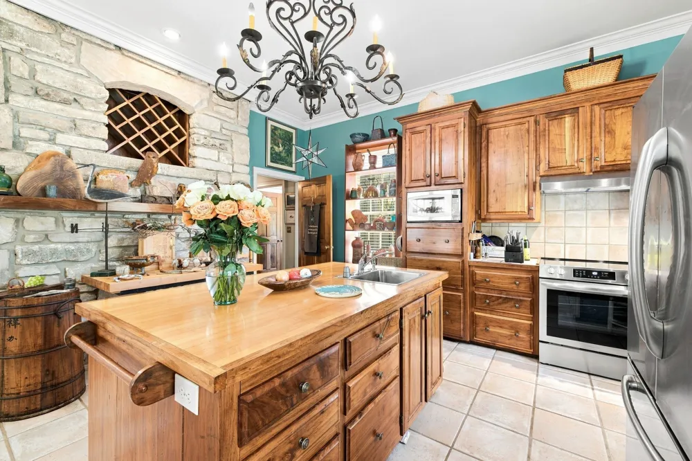 212 Kippsford Pond Rd Columbia, TN 38401