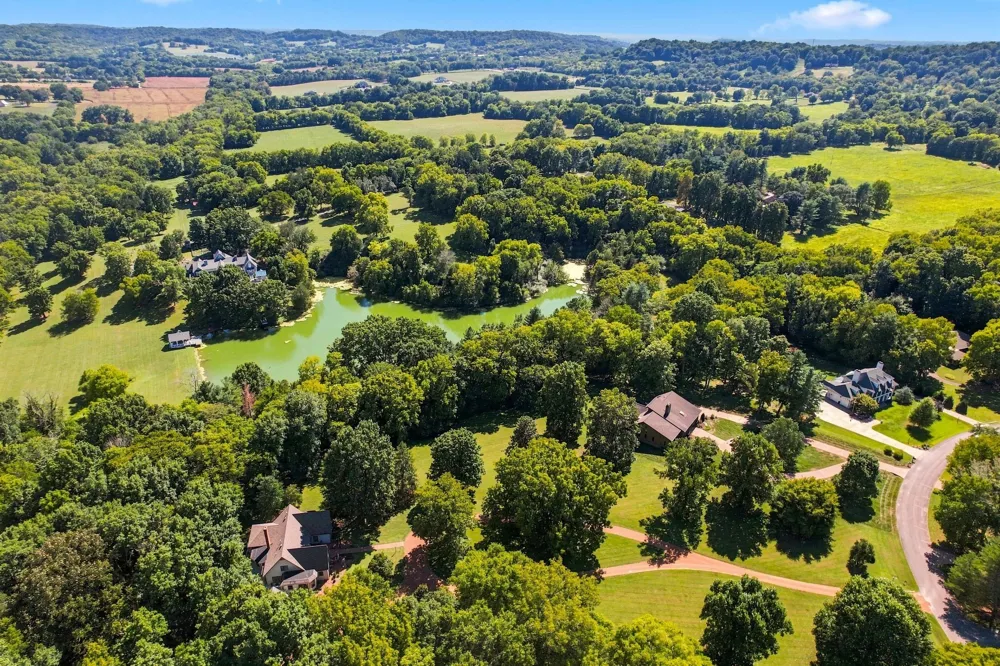 212 Kippsford Pond Rd Columbia, TN 38401