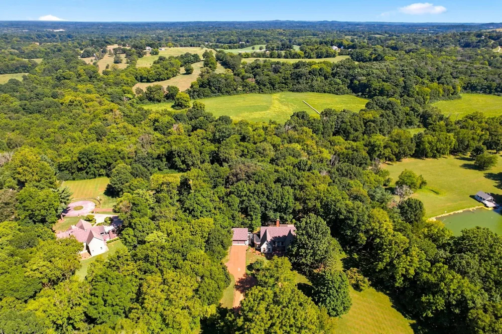 212 Kippsford Pond Rd Columbia, TN 38401