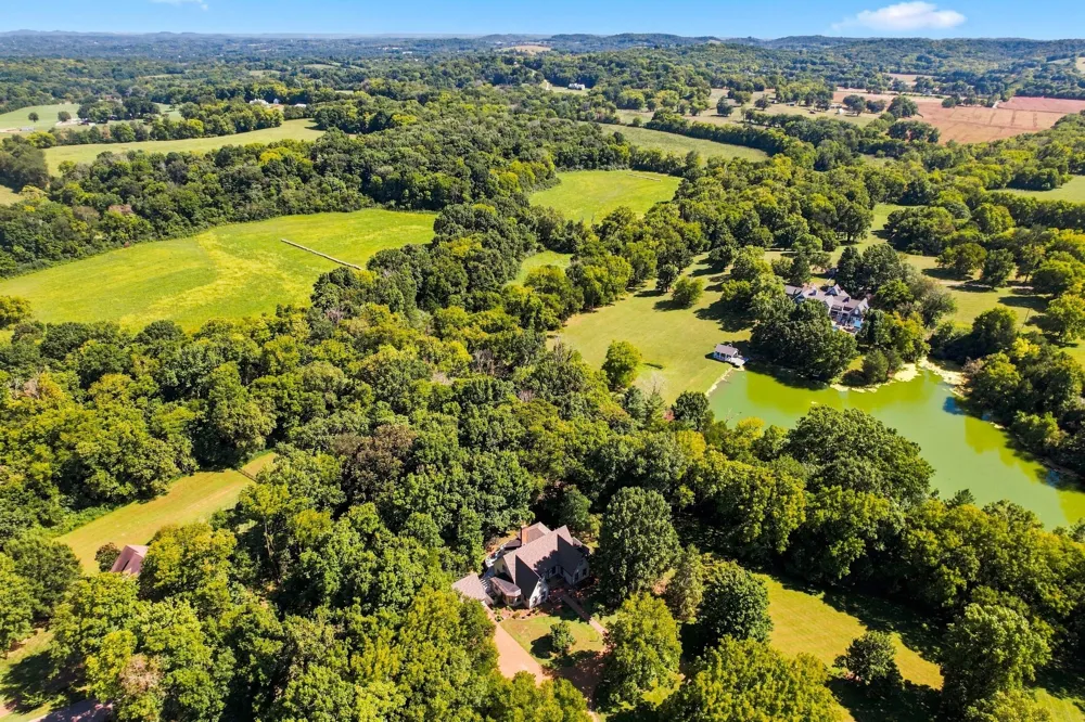 212 Kippsford Pond Rd Columbia, TN 38401