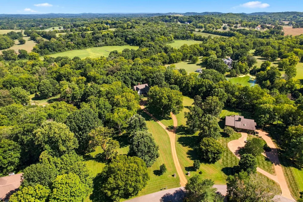 212 Kippsford Pond Rd Columbia, TN 38401