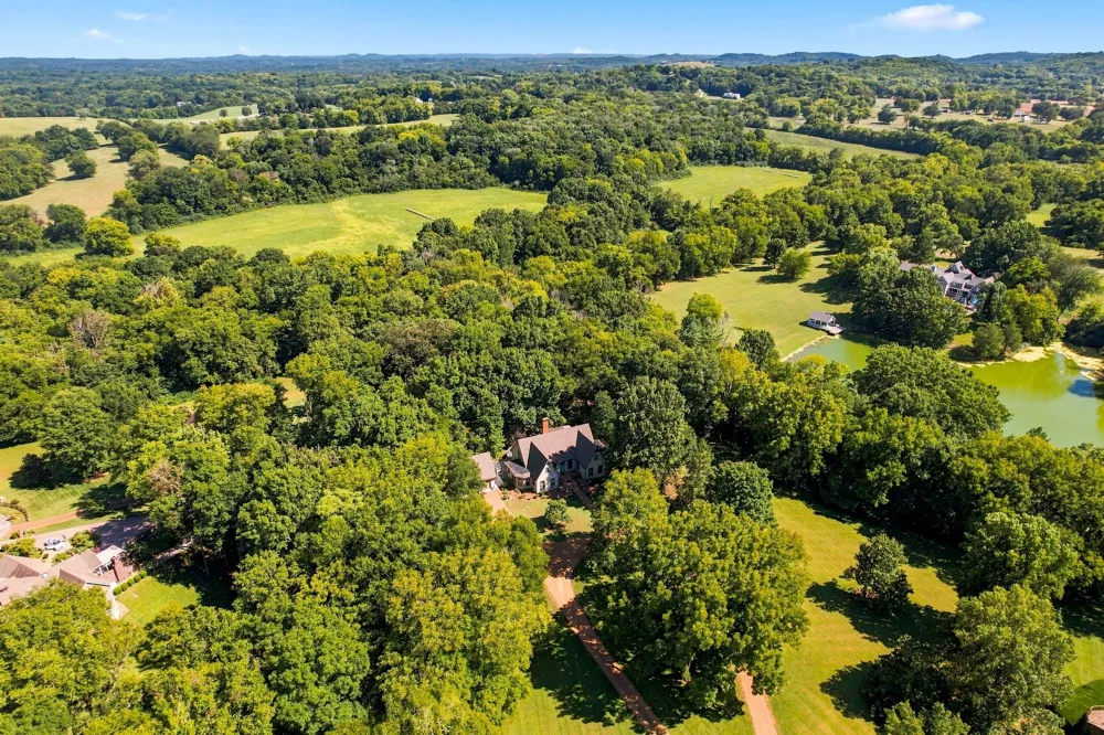 212 Kippsford Pond Rd Columbia, TN 38401