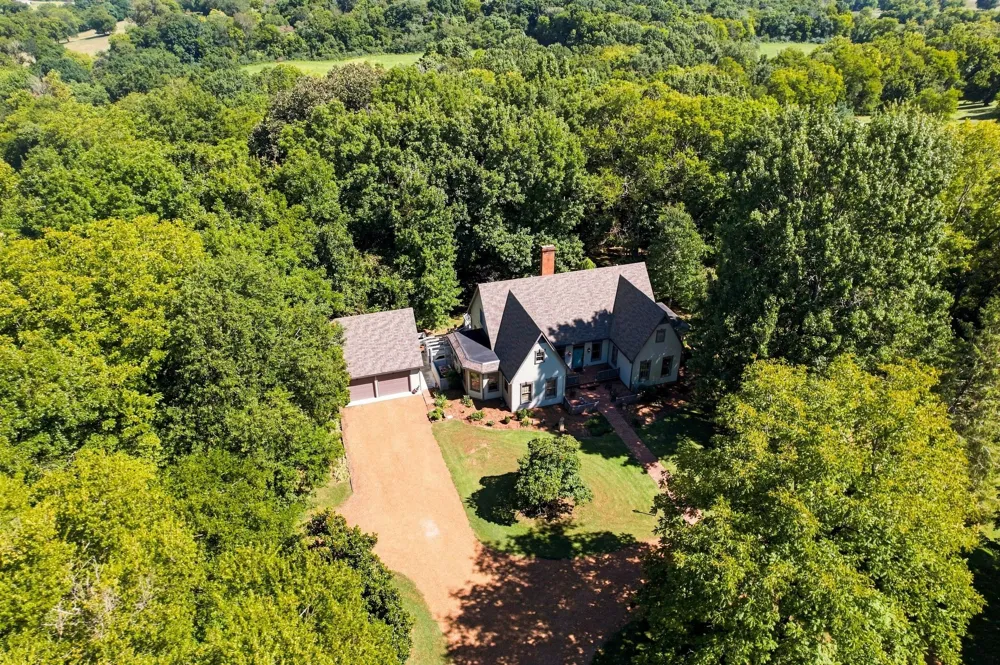 212 Kippsford Pond Rd Columbia, TN 38401