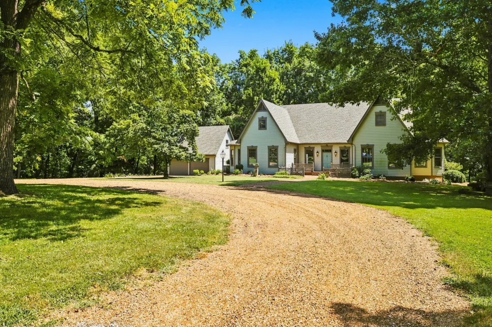 212 Kippsford Pond Rd Columbia, TN 38401